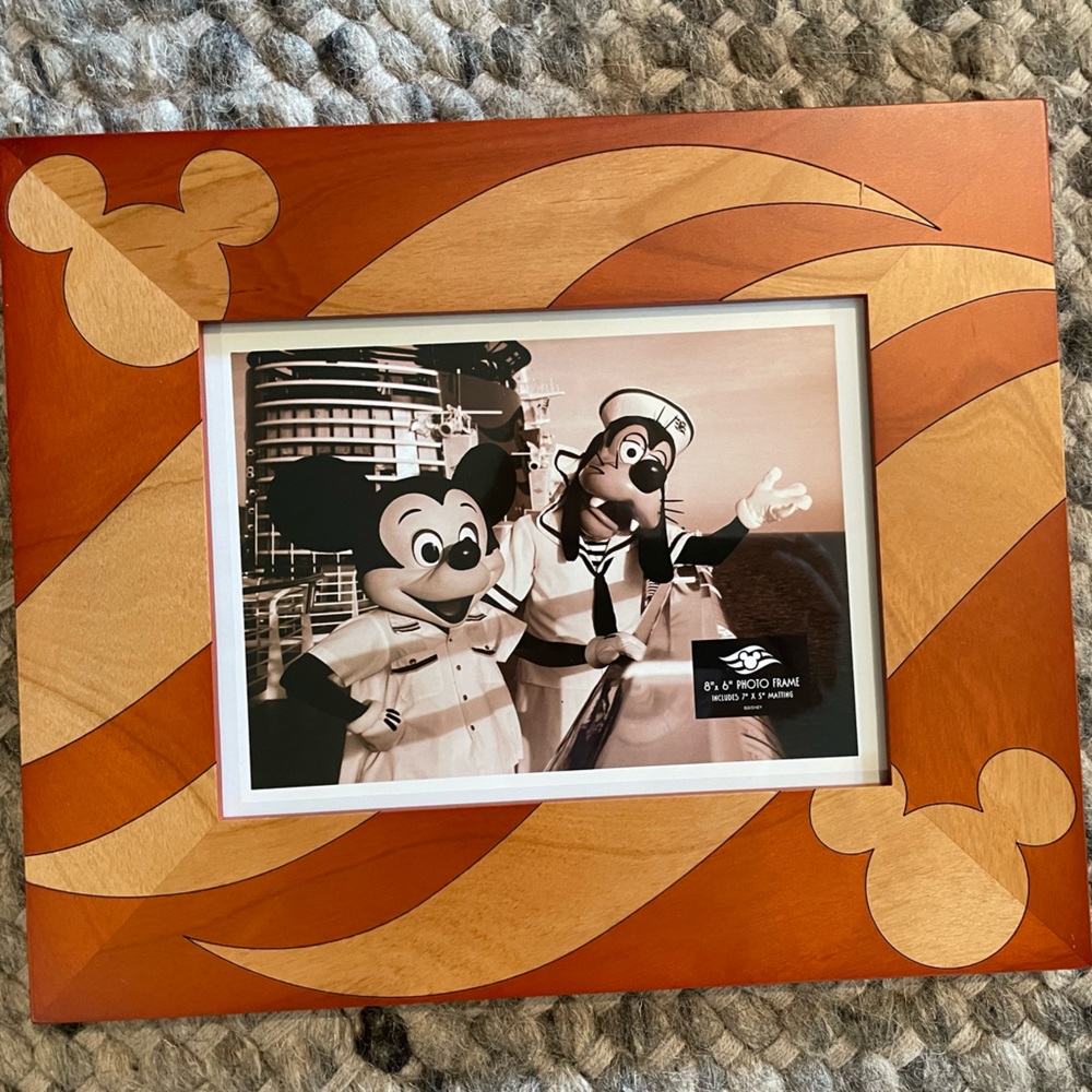 DISNEY Cruise Frame